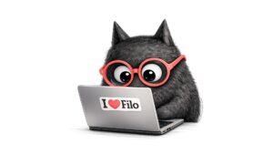 Personaje SeleFilo con gafas coral haciendo Tests Online de Filosofía en el portátil. Ilustración del blog Selectividad Filosofía (Esther Varela).